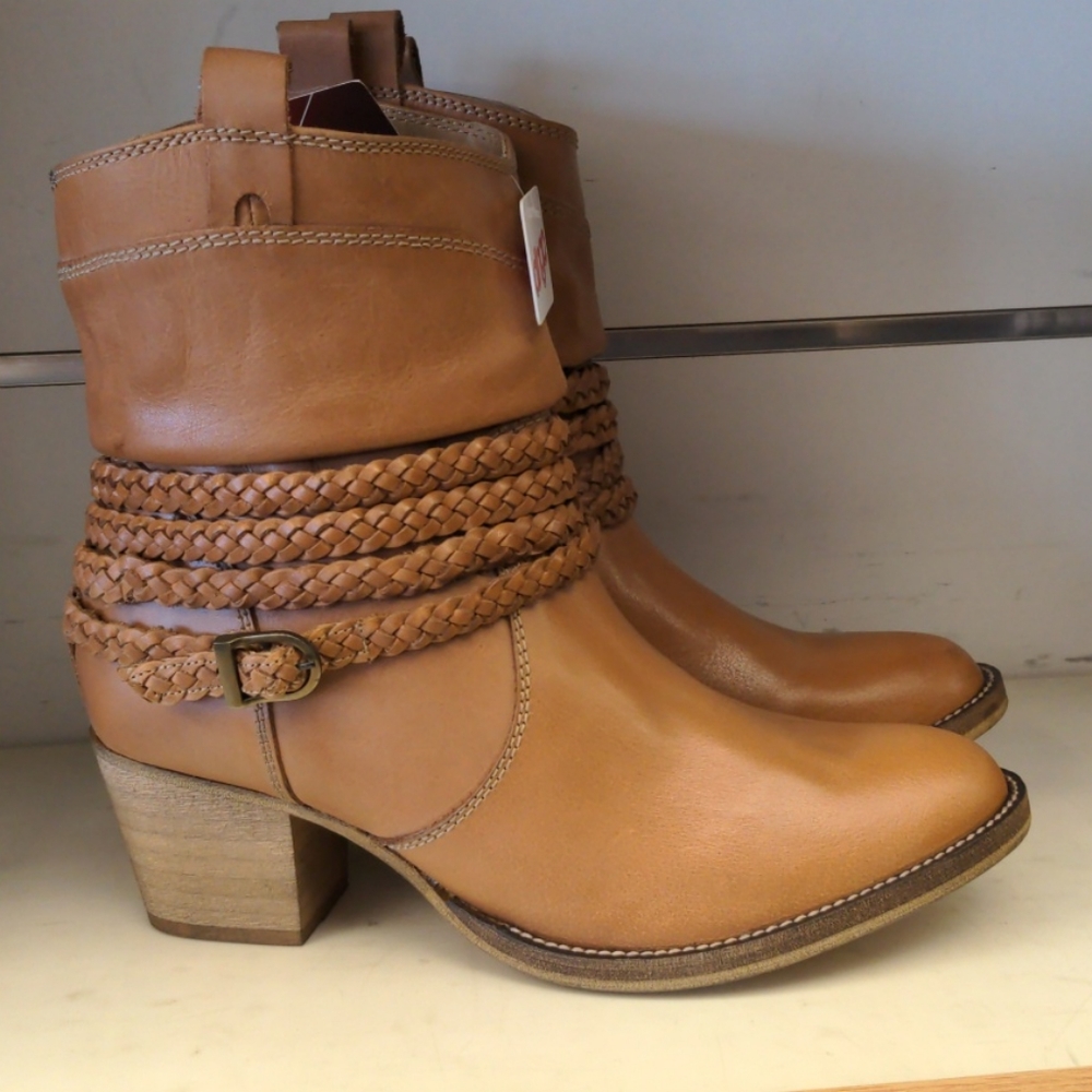 New Women's Dingo DI682